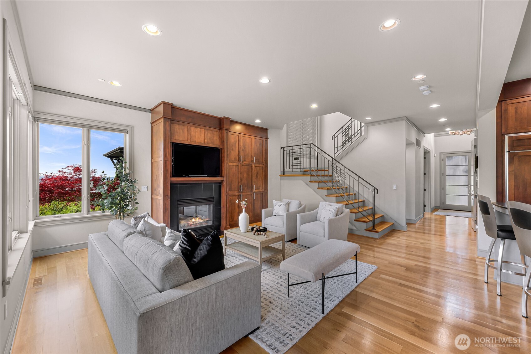 8451 SE 44th Street , Mercer Island, WA 98040