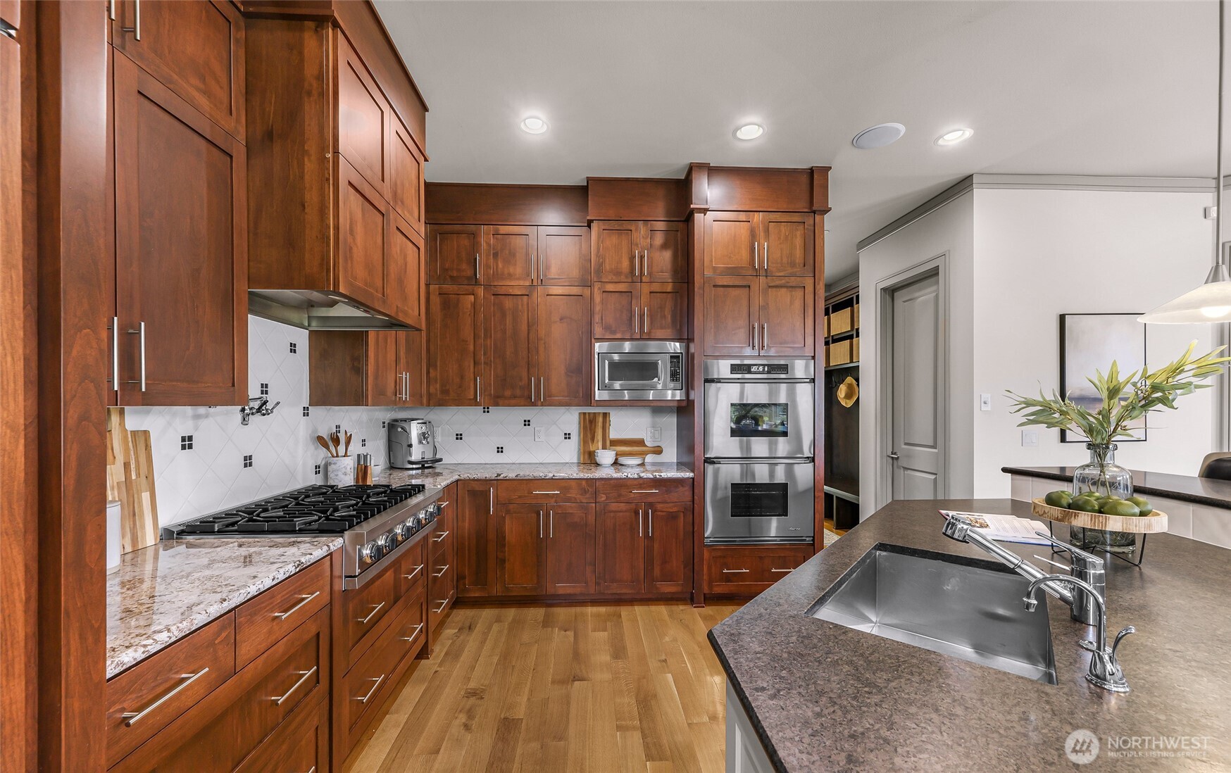 8451 SE 44th Street , Mercer Island, WA 98040