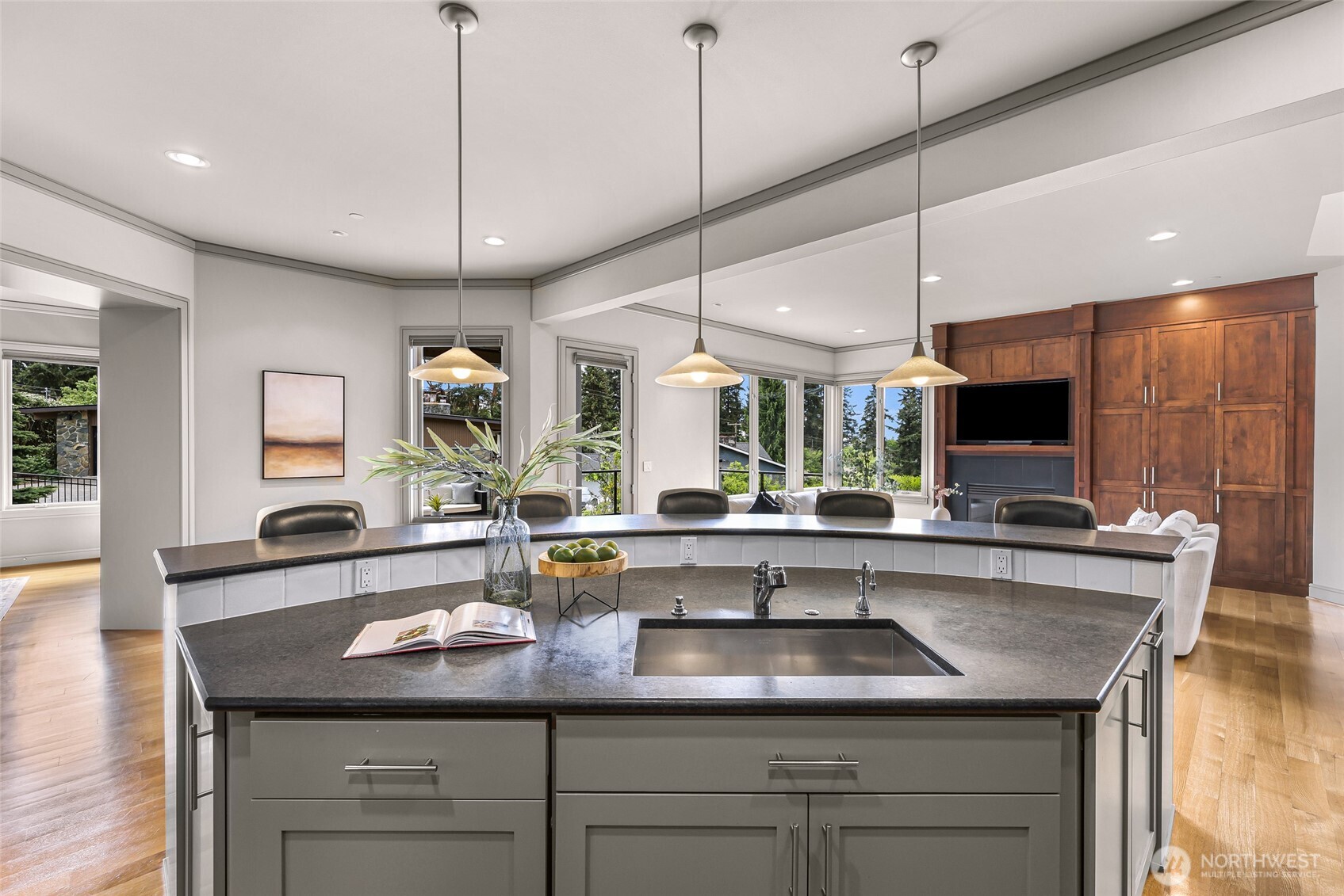 8451 SE 44th Street , Mercer Island, WA 98040
