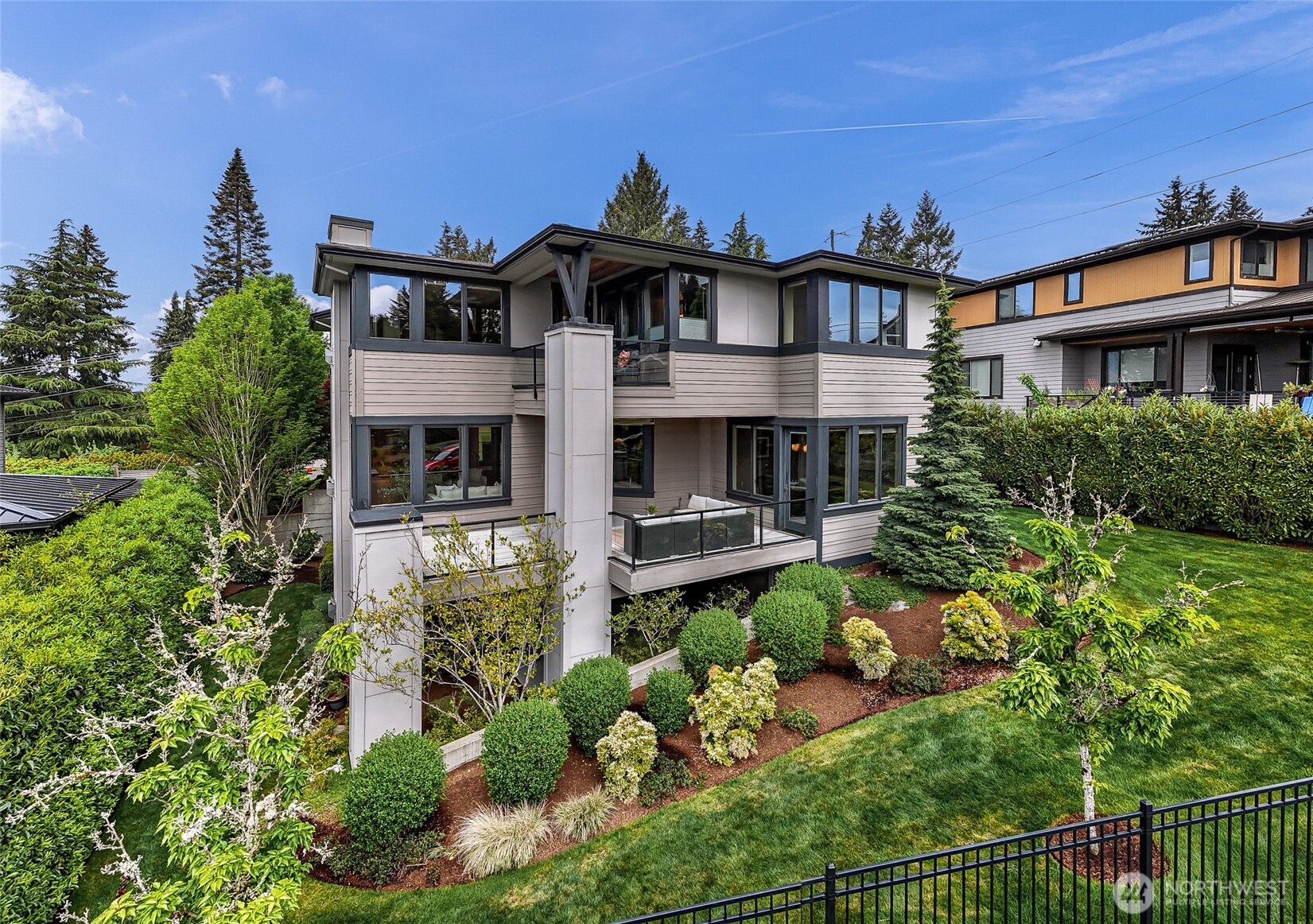 8451 SE 44th Street , Mercer Island, WA 98040