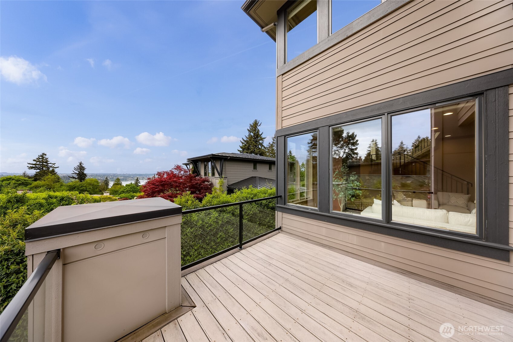 8451 SE 44th Street , Mercer Island, WA 98040