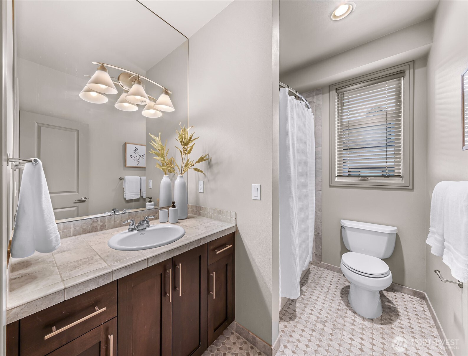 8451 SE 44th Street , Mercer Island, WA 98040