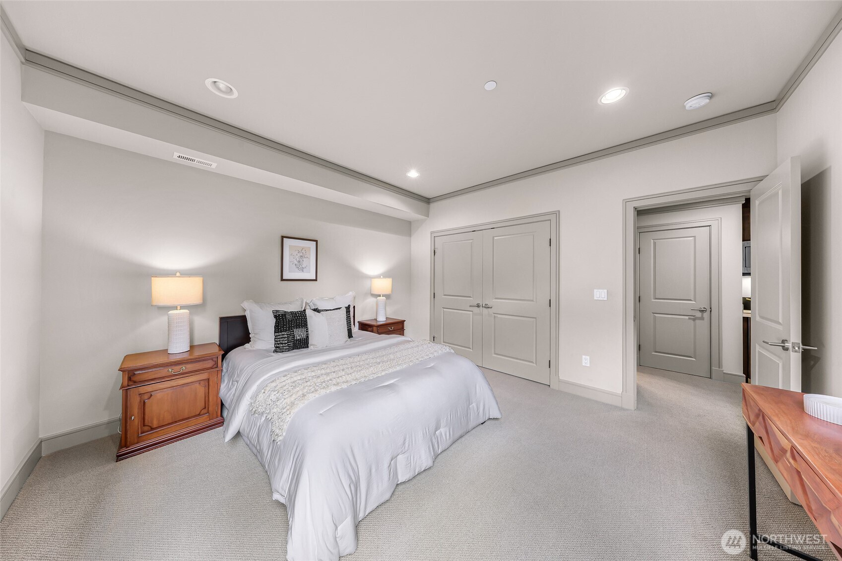 8451 SE 44th Street , Mercer Island, WA 98040