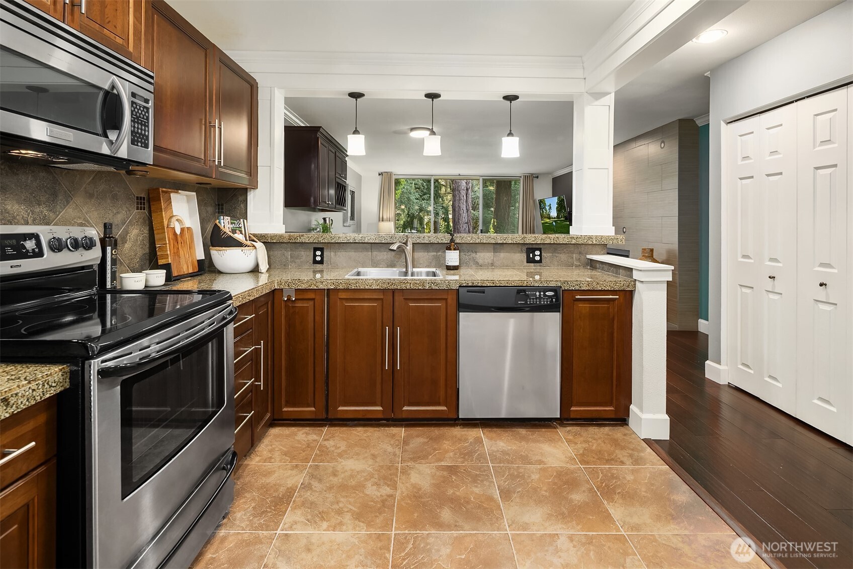 17001 Inglewood Road NE #M211, Kenmore, WA 98028