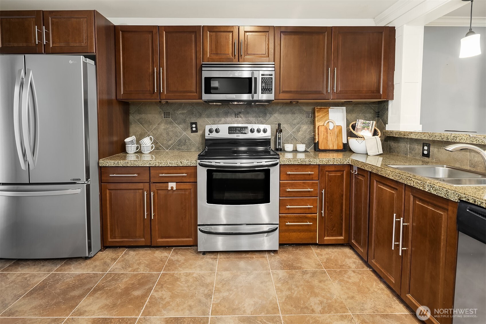 17001 Inglewood Road NE #M211, Kenmore, WA 98028
