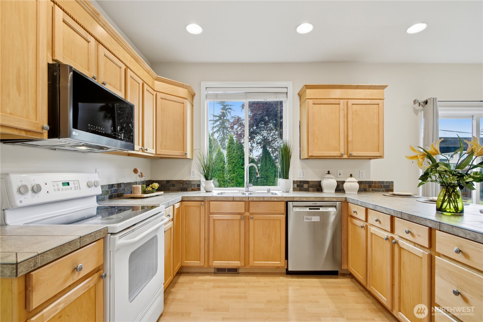 17617 44th Avenue W, Lynnwood, WA 98037