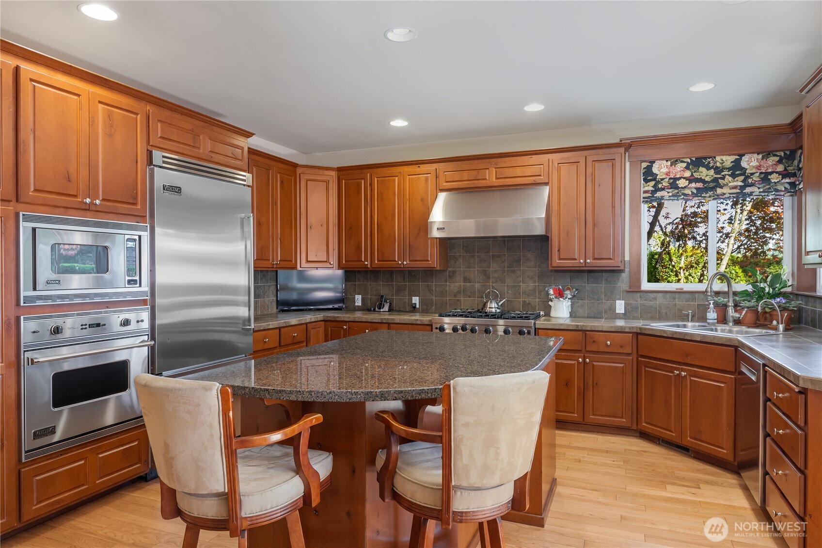 23431 NE 10th Place , Sammamish, WA 98074