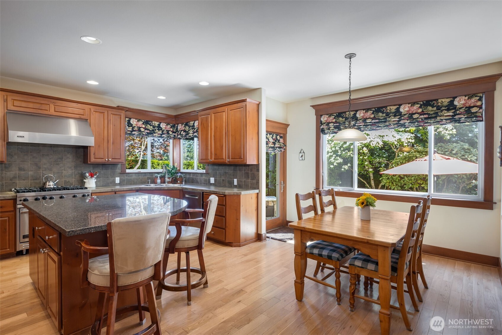 23431 NE 10th Place , Sammamish, WA 98074