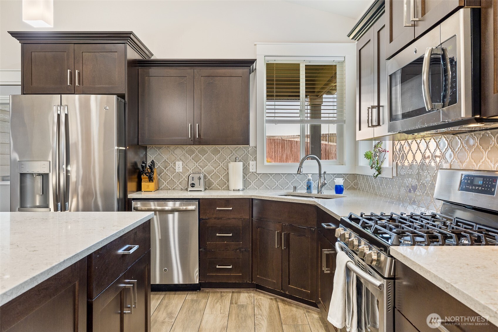 5997 W 41st Ave , Kennewick, WA 99338