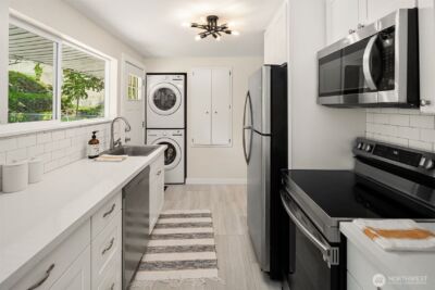 9275 Renton Avenue S, Seattle, WA 98118 - Photo 14