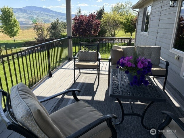 4062 Knowles Road , Wenatchee, WA 98801-9696