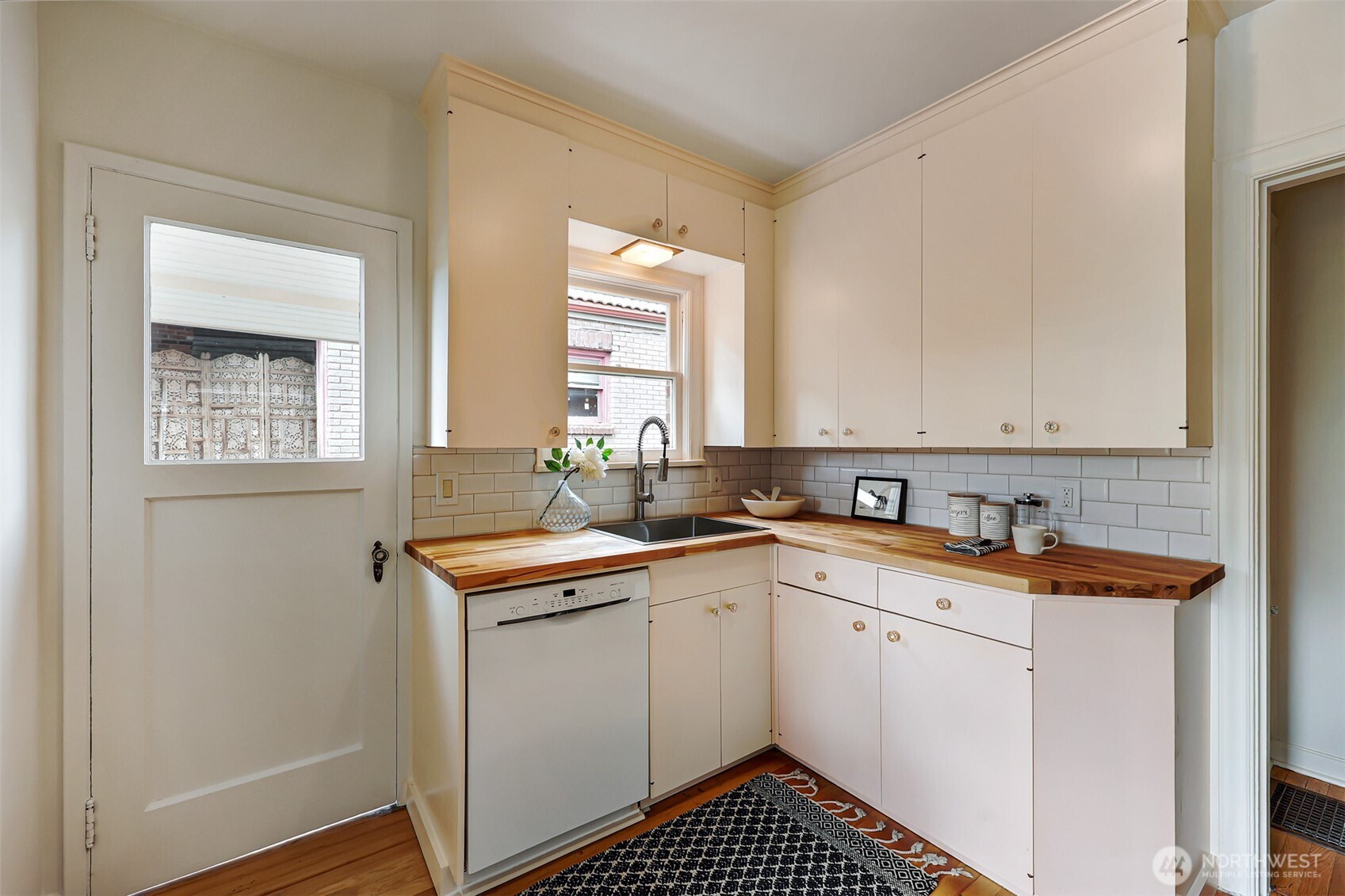 7738 Jones Avenue NW, Seattle, WA 98117