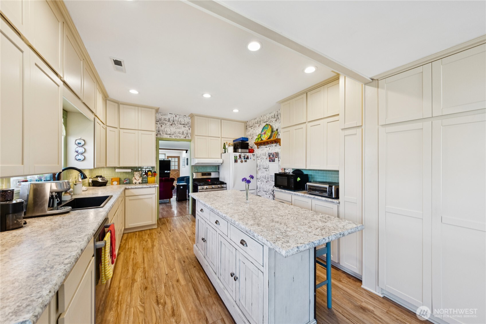 3704 Commercial Avenue , Anacortes, WA 98221-4231