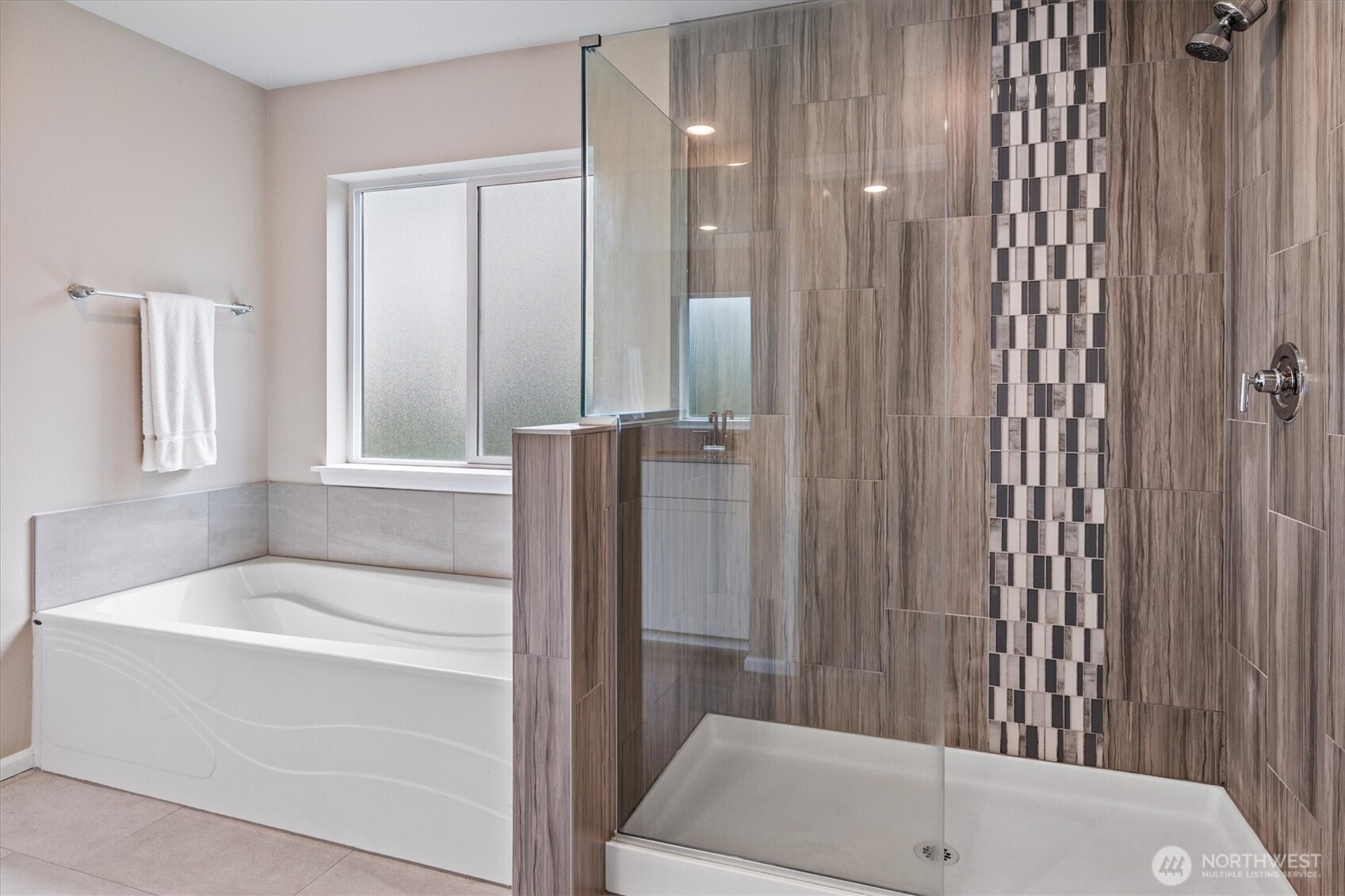 17525 Crossing Drive E, Puyallup, WA 98374