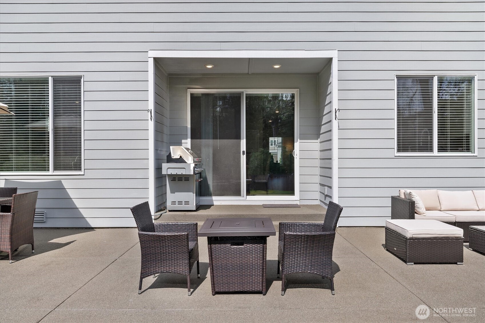 17525 Crossing Drive E, Puyallup, WA 98374