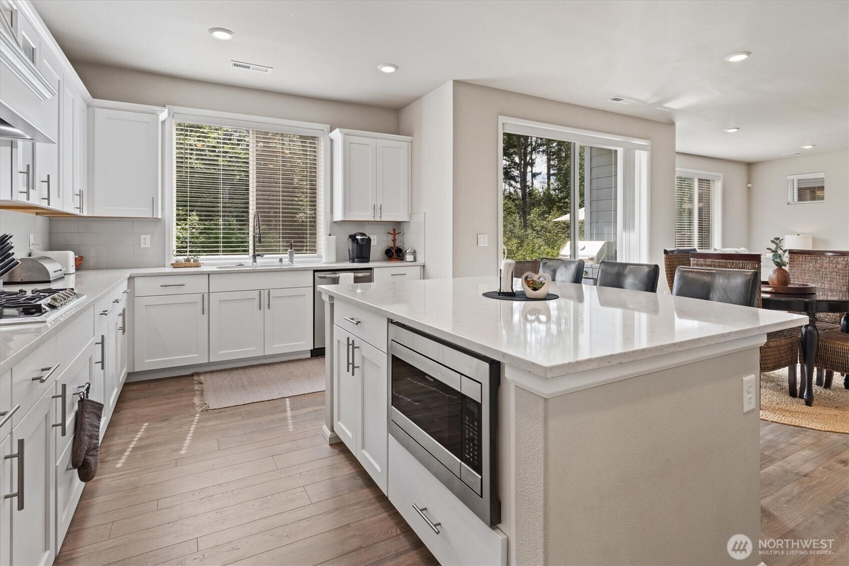 17525 Crossing Drive E, Puyallup, WA 98374