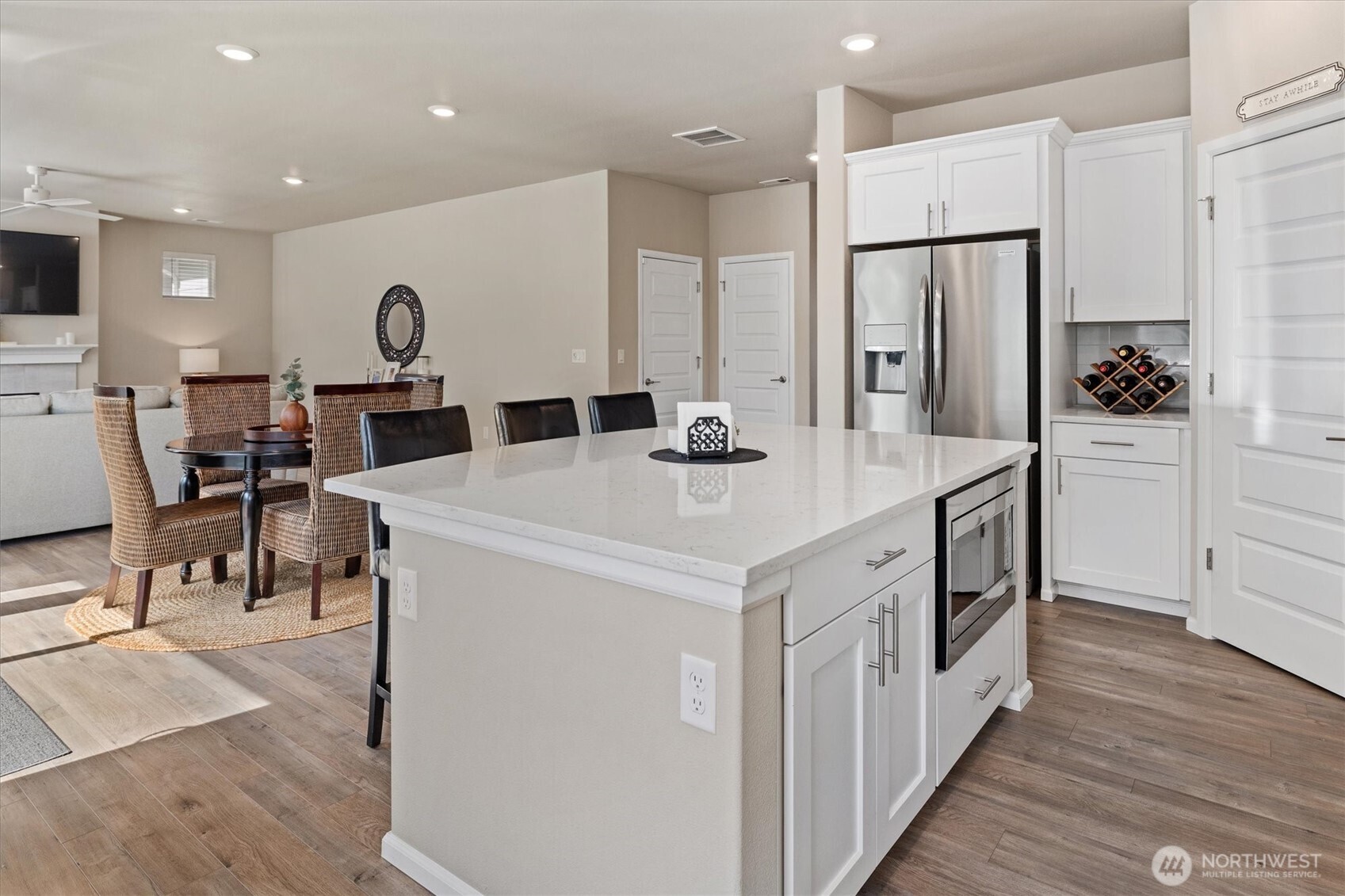 17525 Crossing Drive E, Puyallup, WA 98374