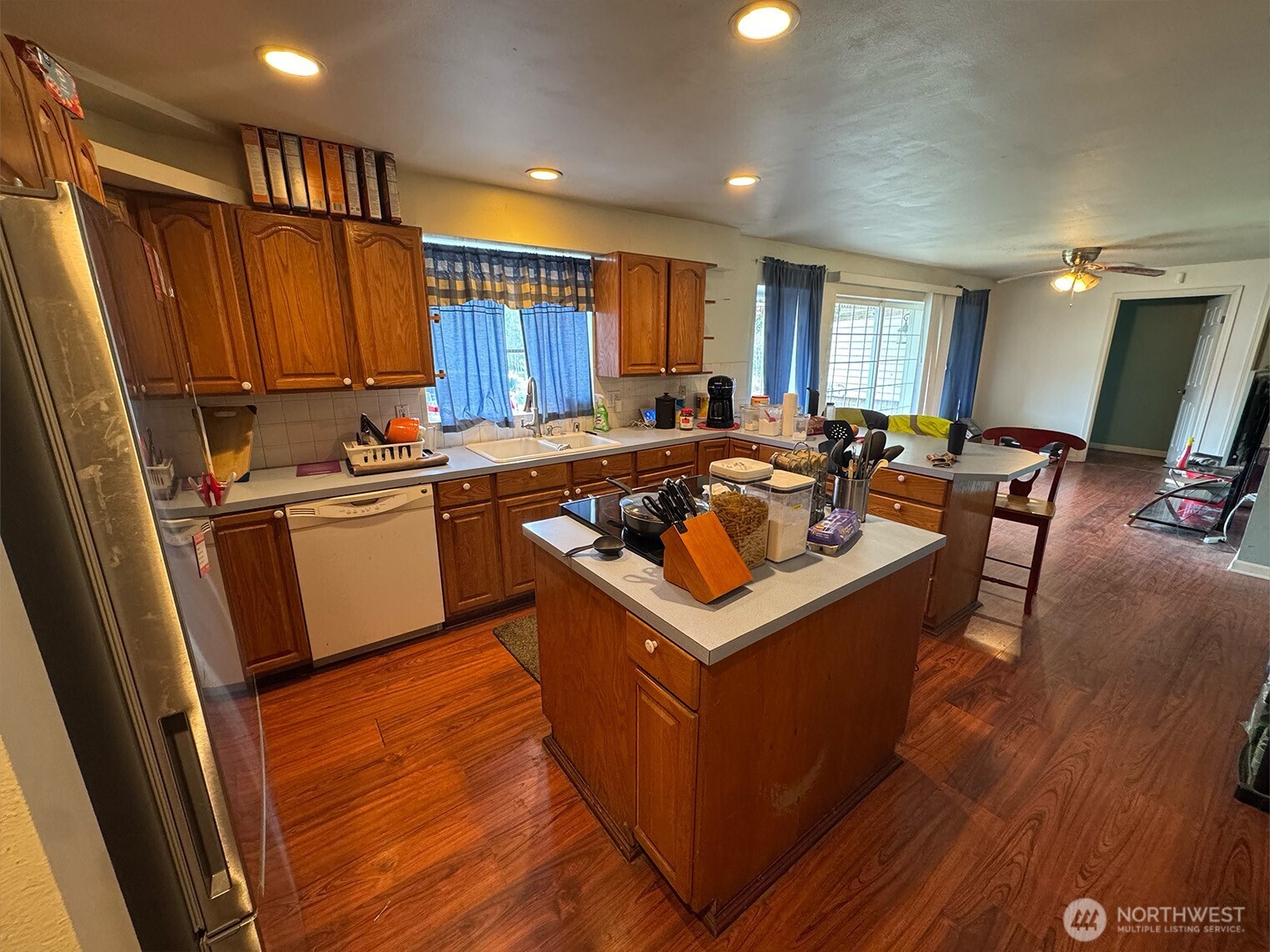 16491 E State Route 3 , Allyn, WA 98524
