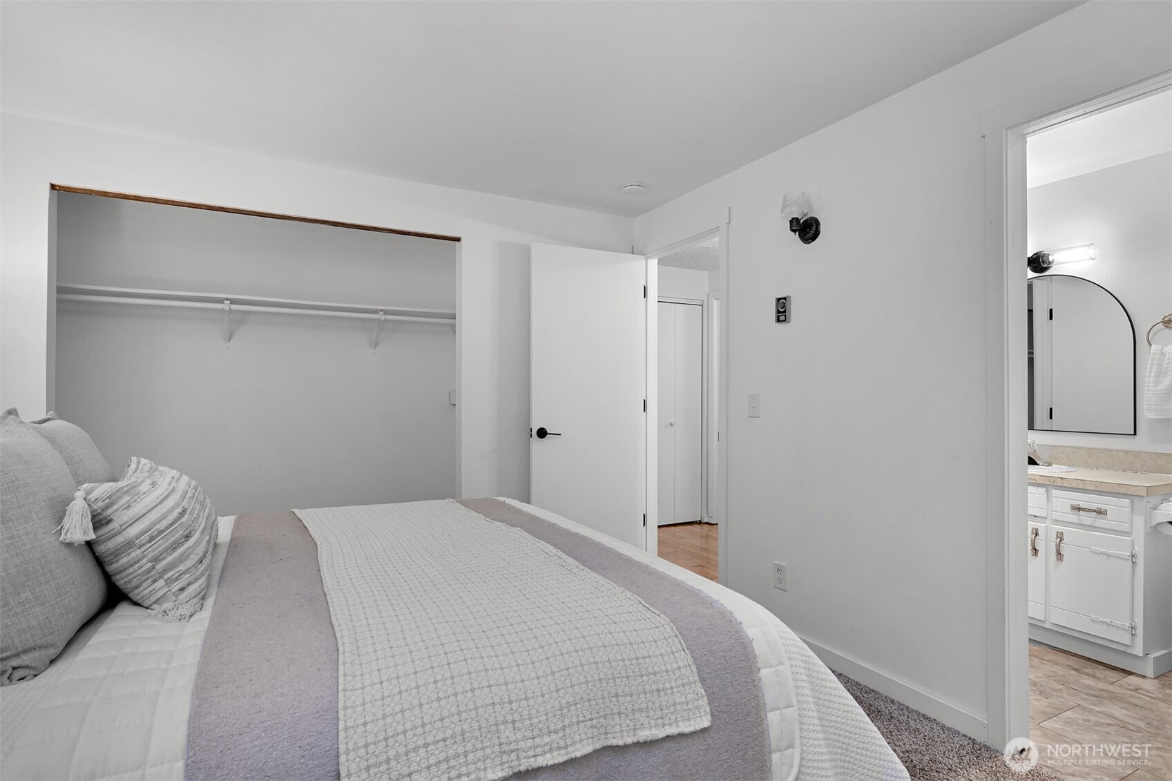 10 B Little Strawberry Lane , Bellingham, WA 98229
