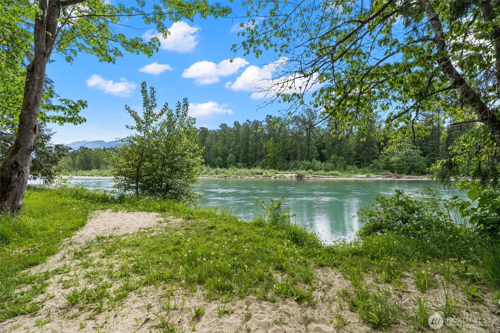 917 Dyer Road , Sultan, WA 98294