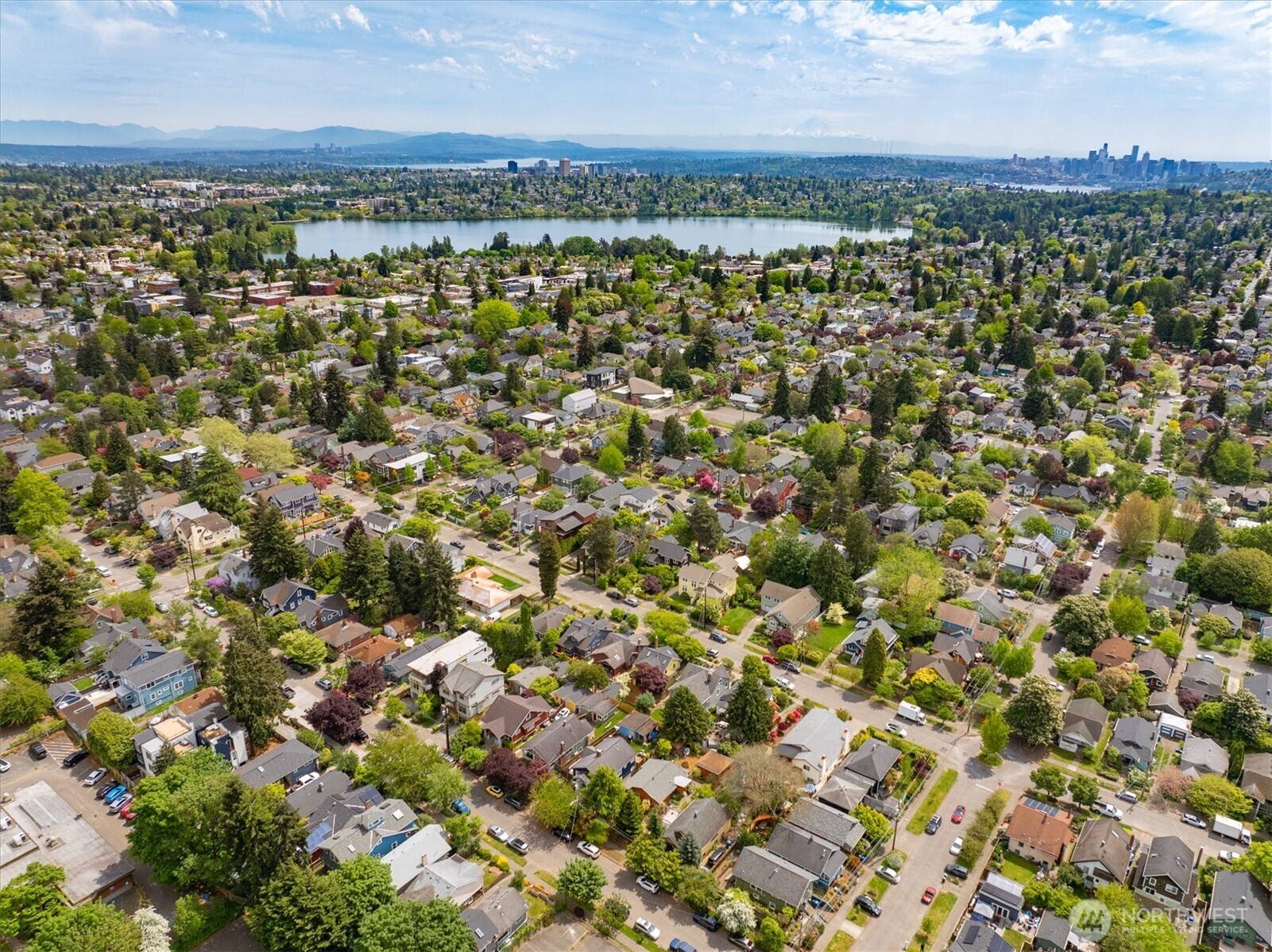 526 N 84th Street , Seattle, WA 98103