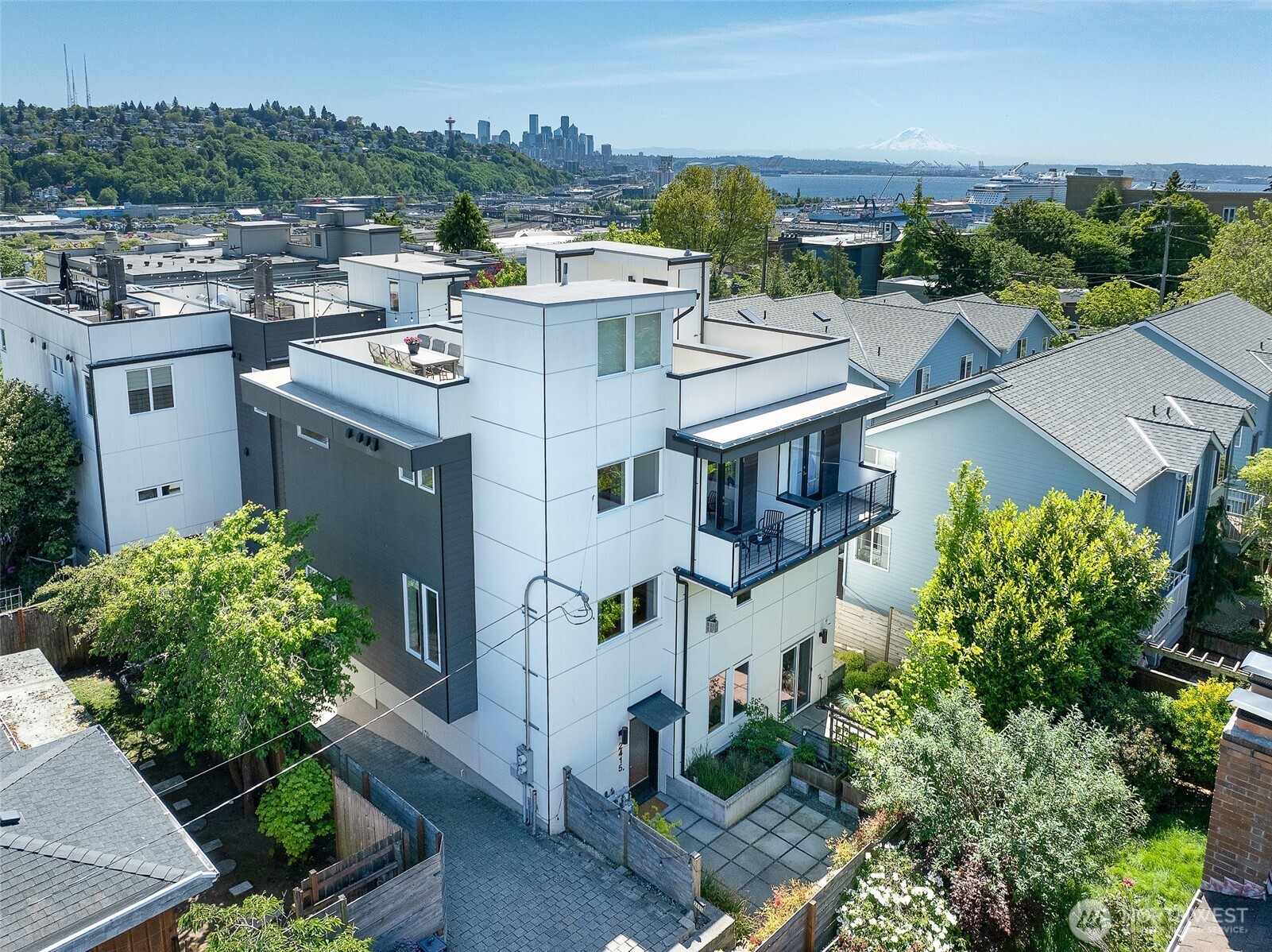 2415 W Lynn Street , Seattle, WA 98199