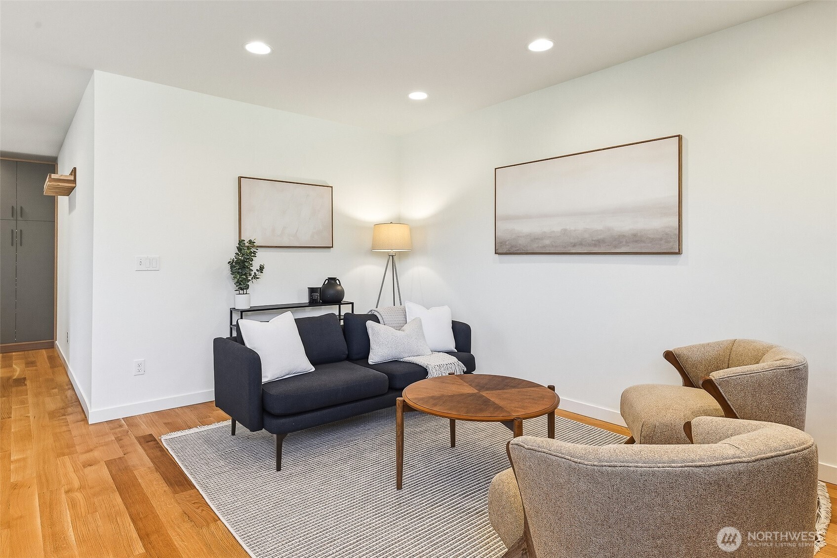 2415 W Lynn Street , Seattle, WA 98199