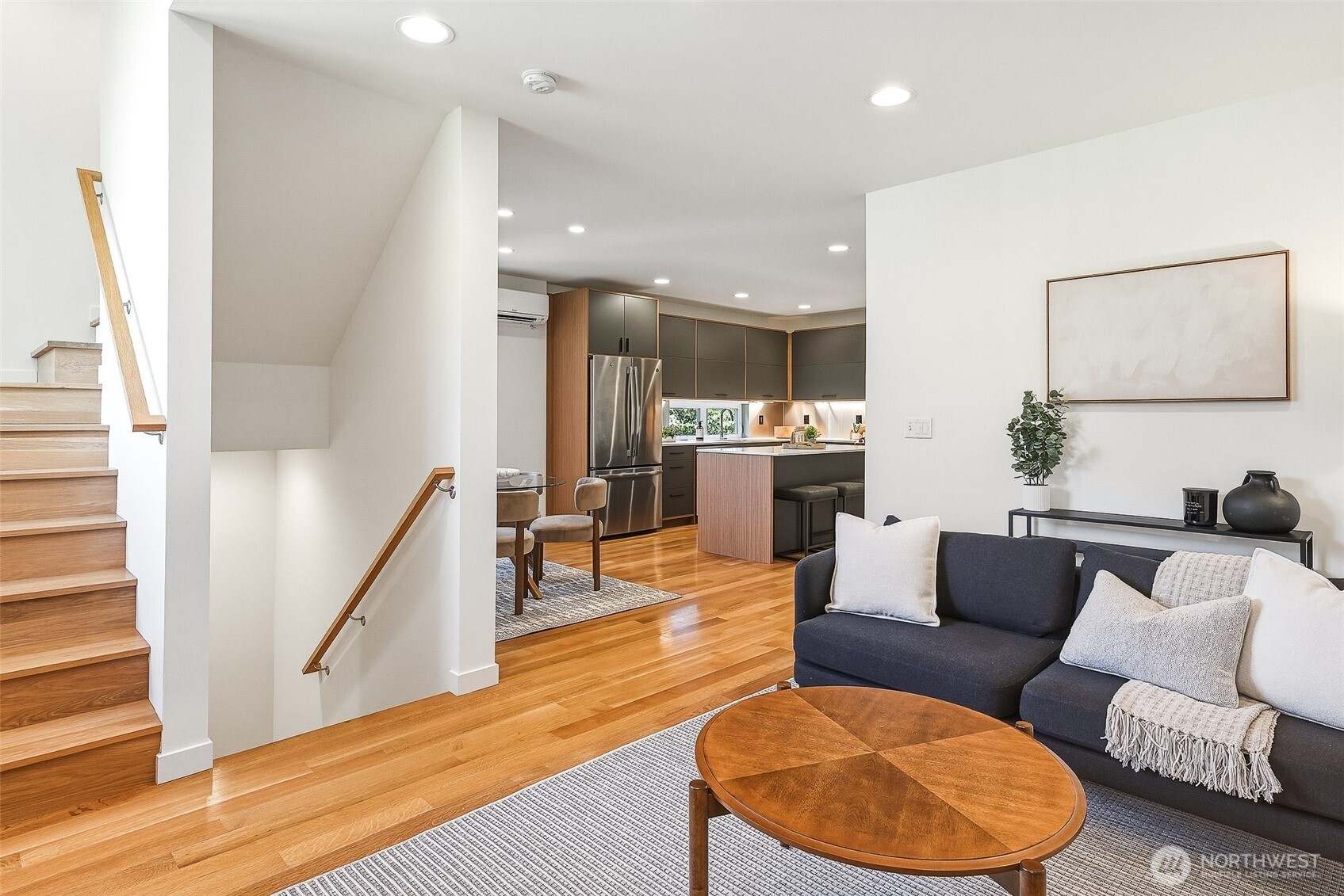 2415 W Lynn Street , Seattle, WA 98199