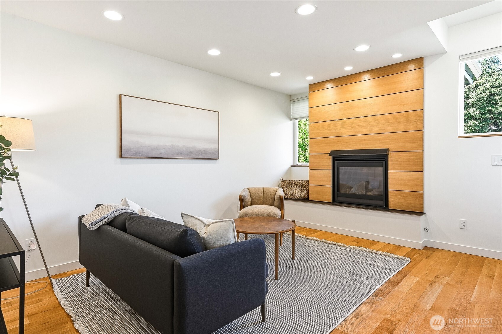 2415 W Lynn Street , Seattle, WA 98199