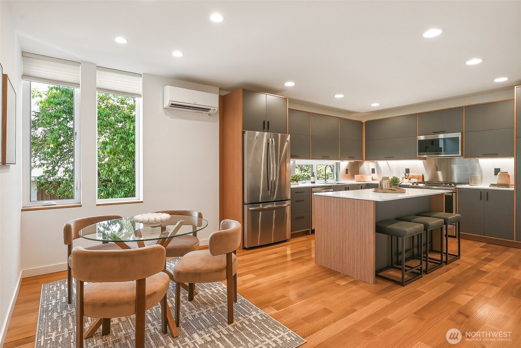 2415 W Lynn Street , Seattle, WA 98199