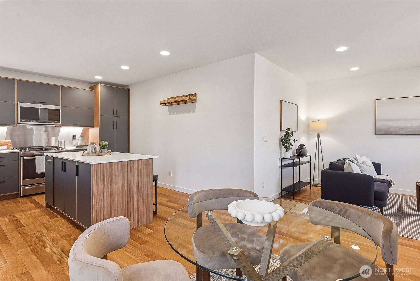 2415 W Lynn Street , Seattle, WA 98199