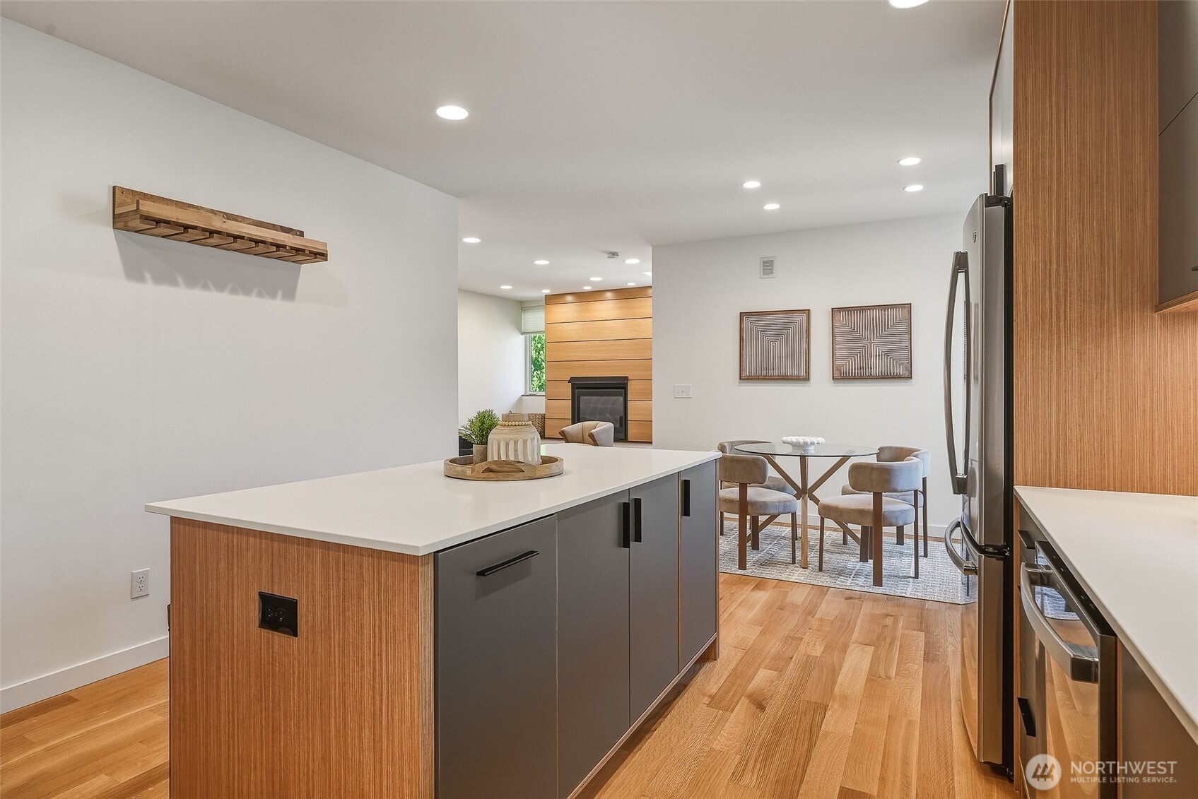 2415 W Lynn Street , Seattle, WA 98199