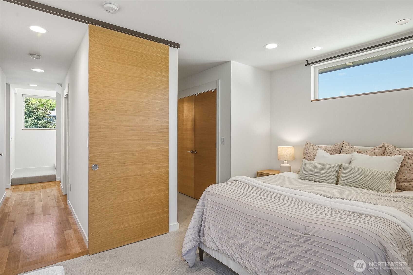 2415 W Lynn Street , Seattle, WA 98199