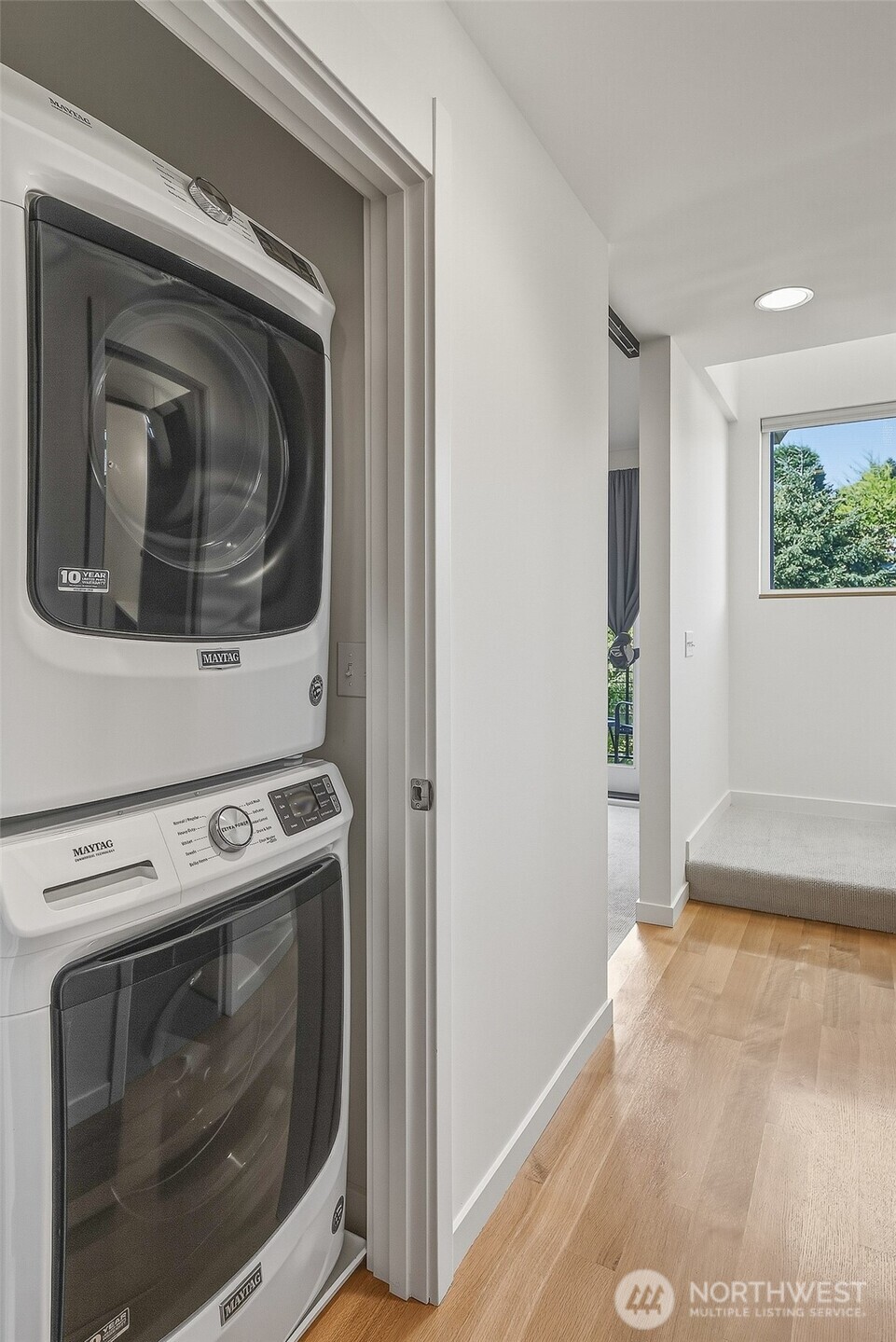 2415 W Lynn Street , Seattle, WA 98199