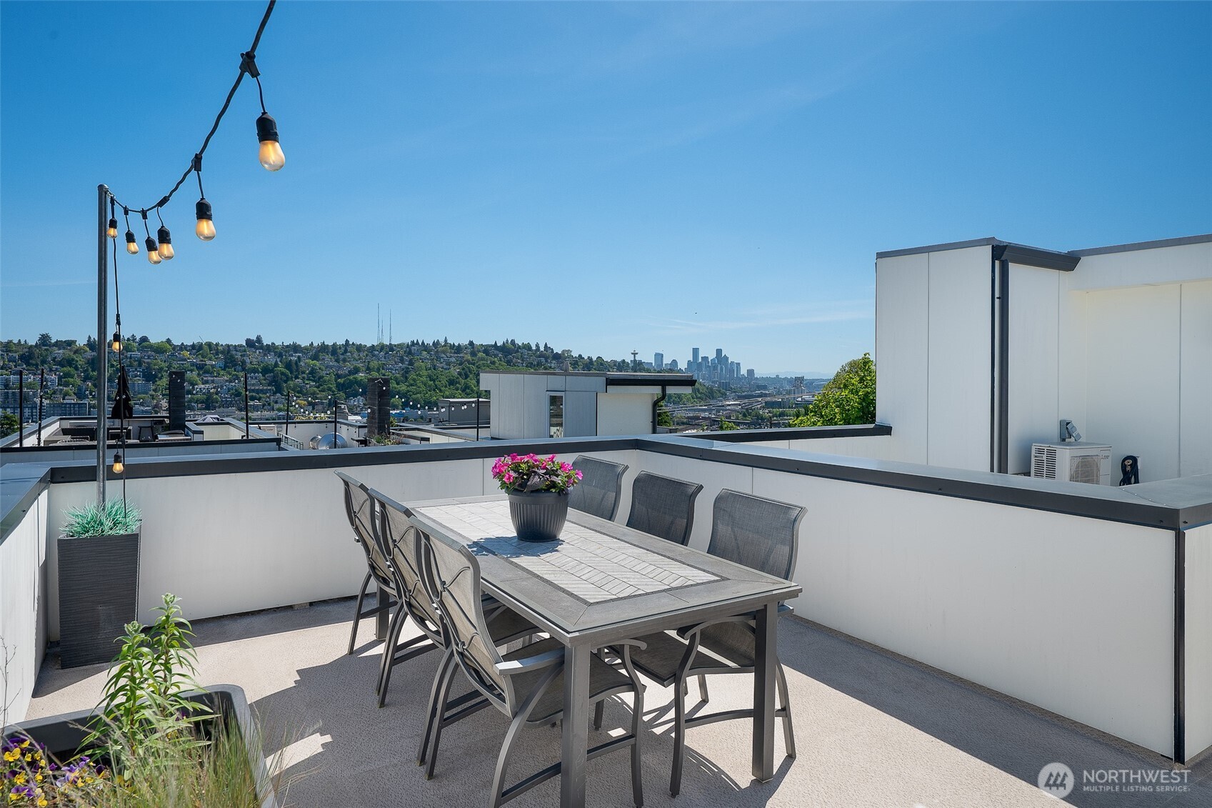 2415 W Lynn Street , Seattle, WA 98199