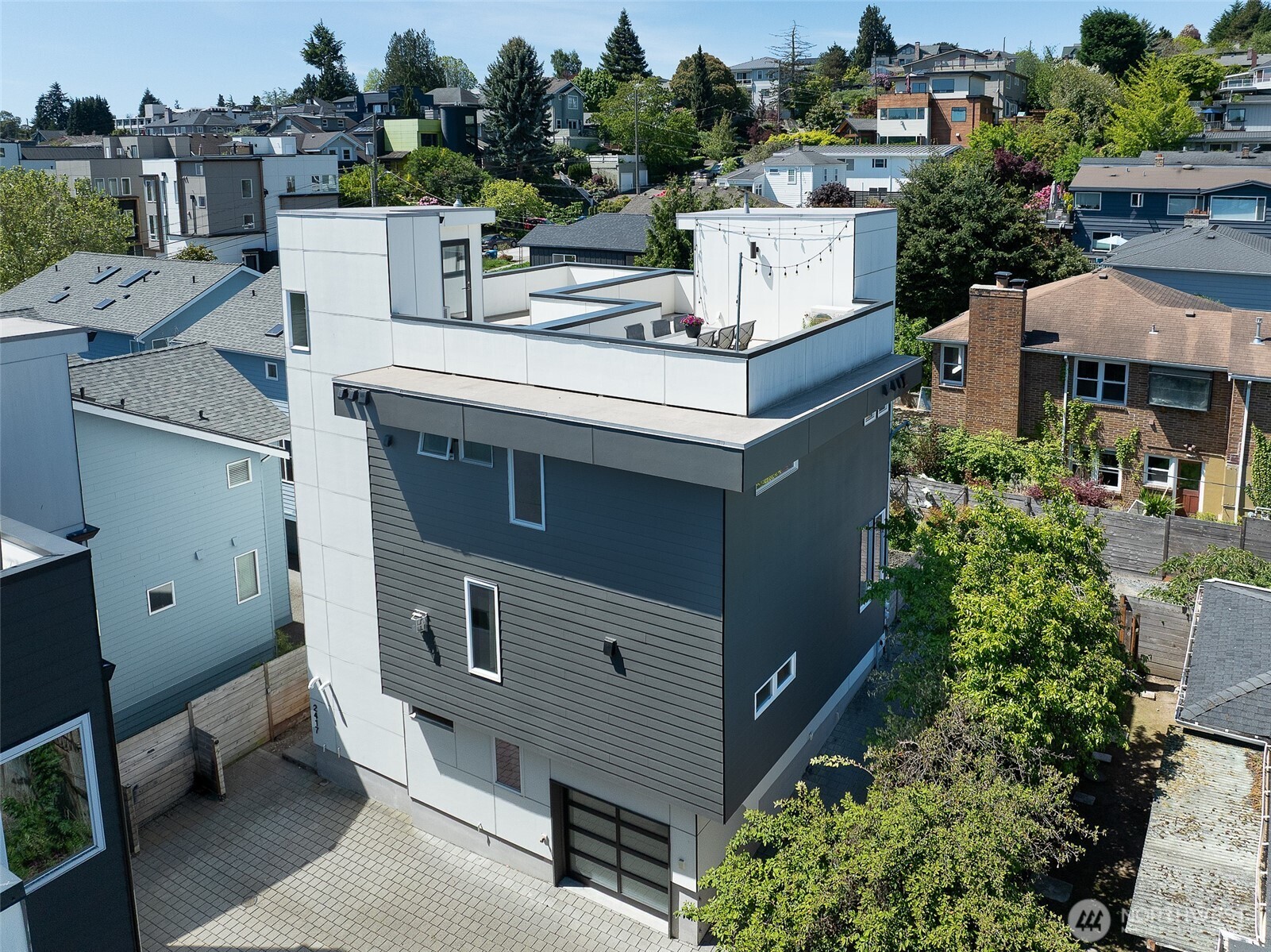 2415 W Lynn Street , Seattle, WA 98199