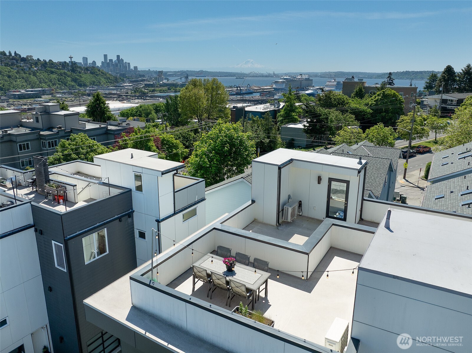 2415 W Lynn Street , Seattle, WA 98199