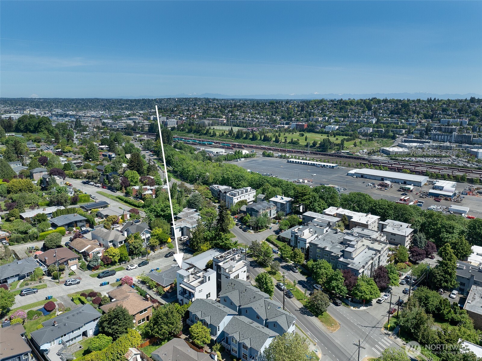 2415 W Lynn Street , Seattle, WA 98199