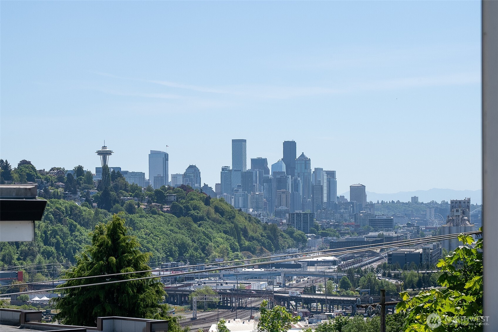 2415 W Lynn Street , Seattle, WA 98199