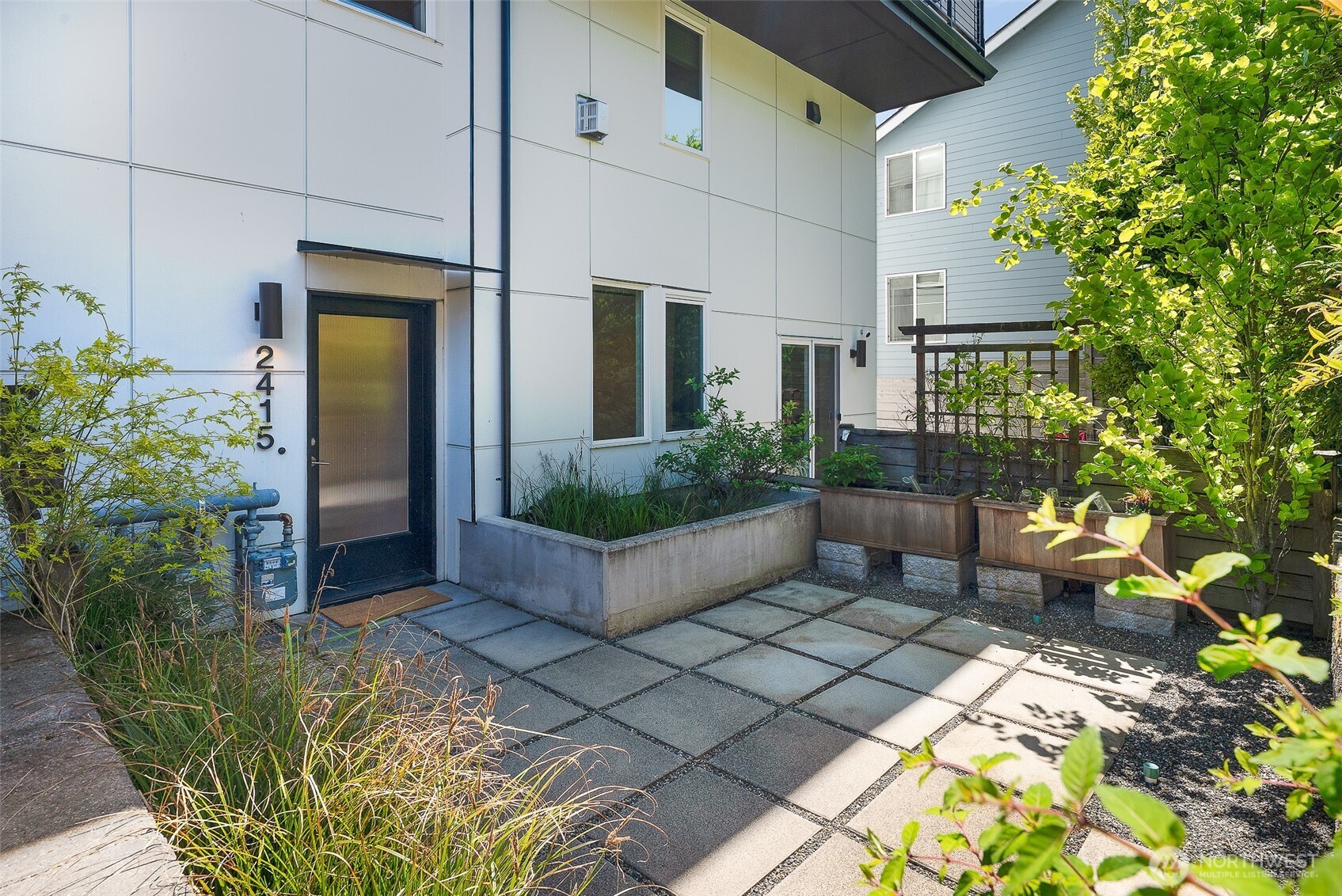 2415 W Lynn Street , Seattle, WA 98199