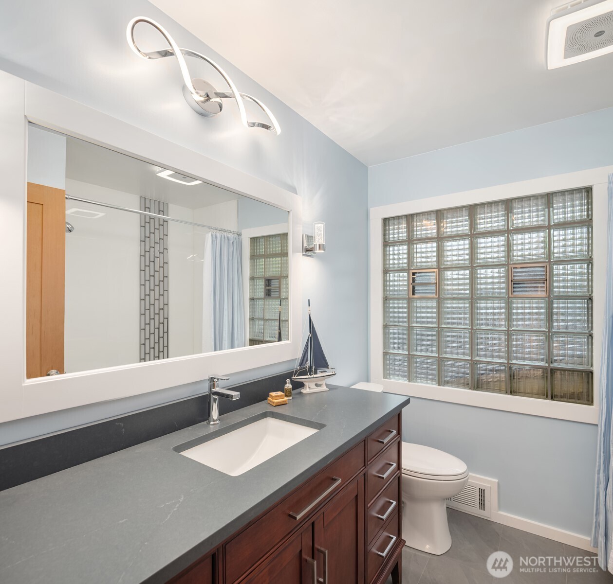 16311 25th Avenue SW, Burien, WA 98166