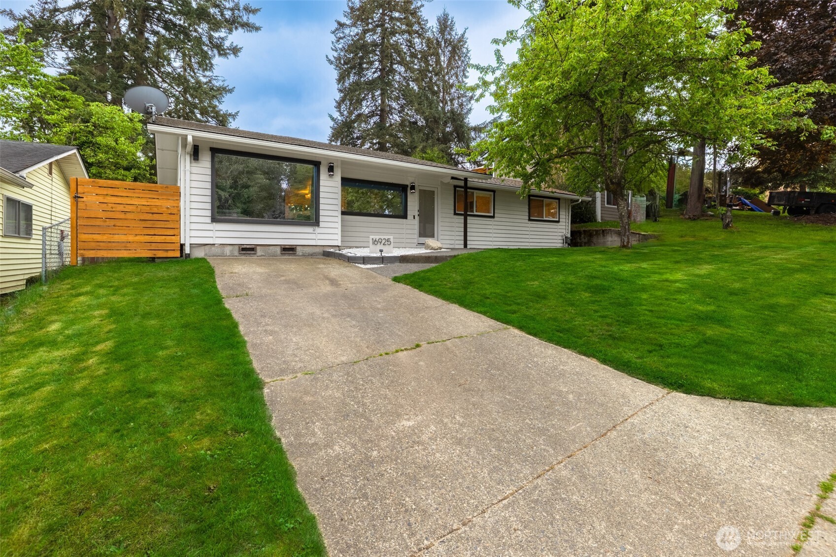 16925 SE 252nd Place , Covington, WA 98042-5239