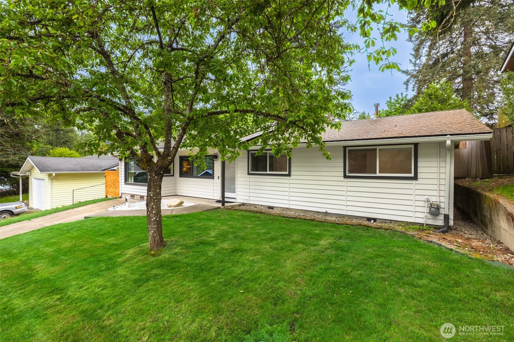16925 SE 252nd Place , Covington, WA 98042-5239
