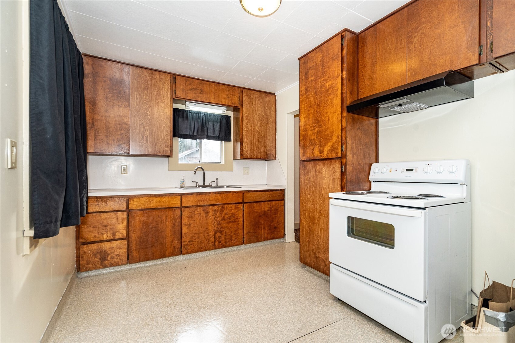 916 L Street , Centralia, WA 98531