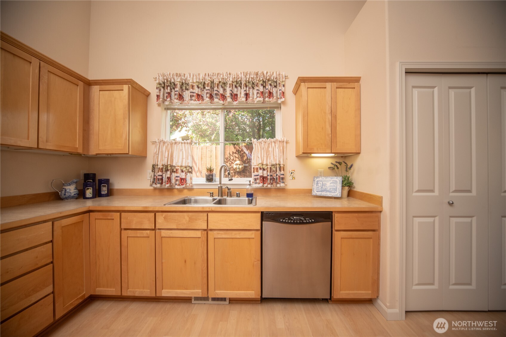 1611 E Canterbury Drive , Ellensburg, WA 98926