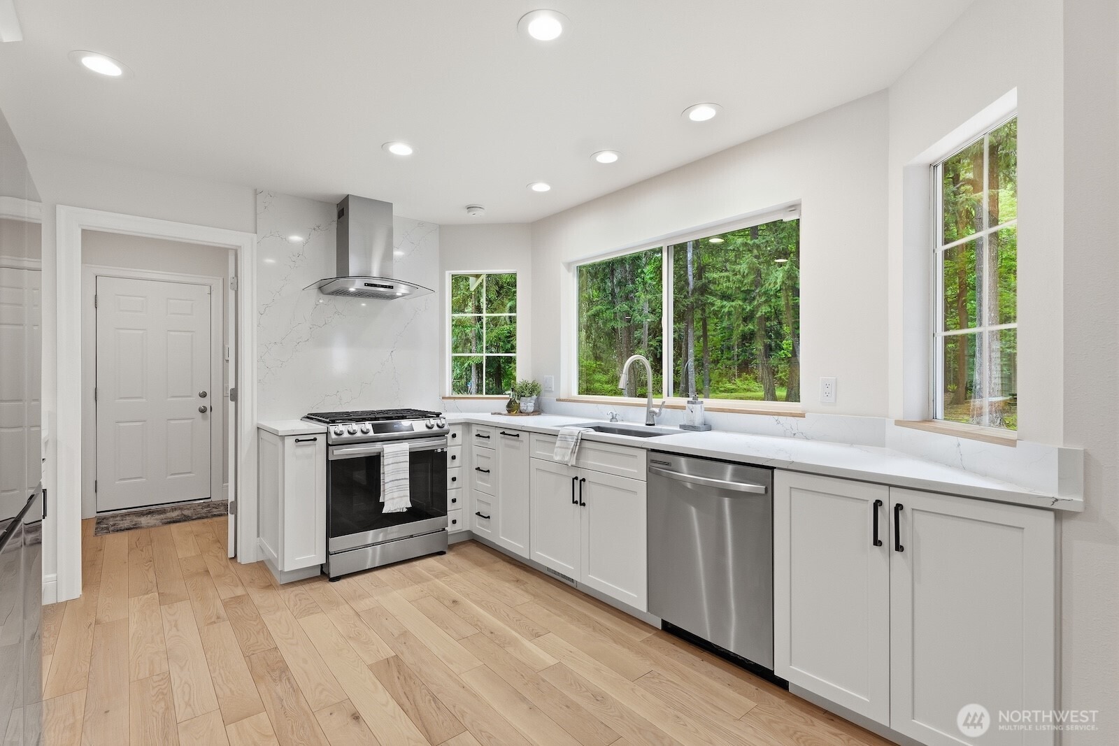 22408 NE 46th Street , Redmond, WA 98053-8241