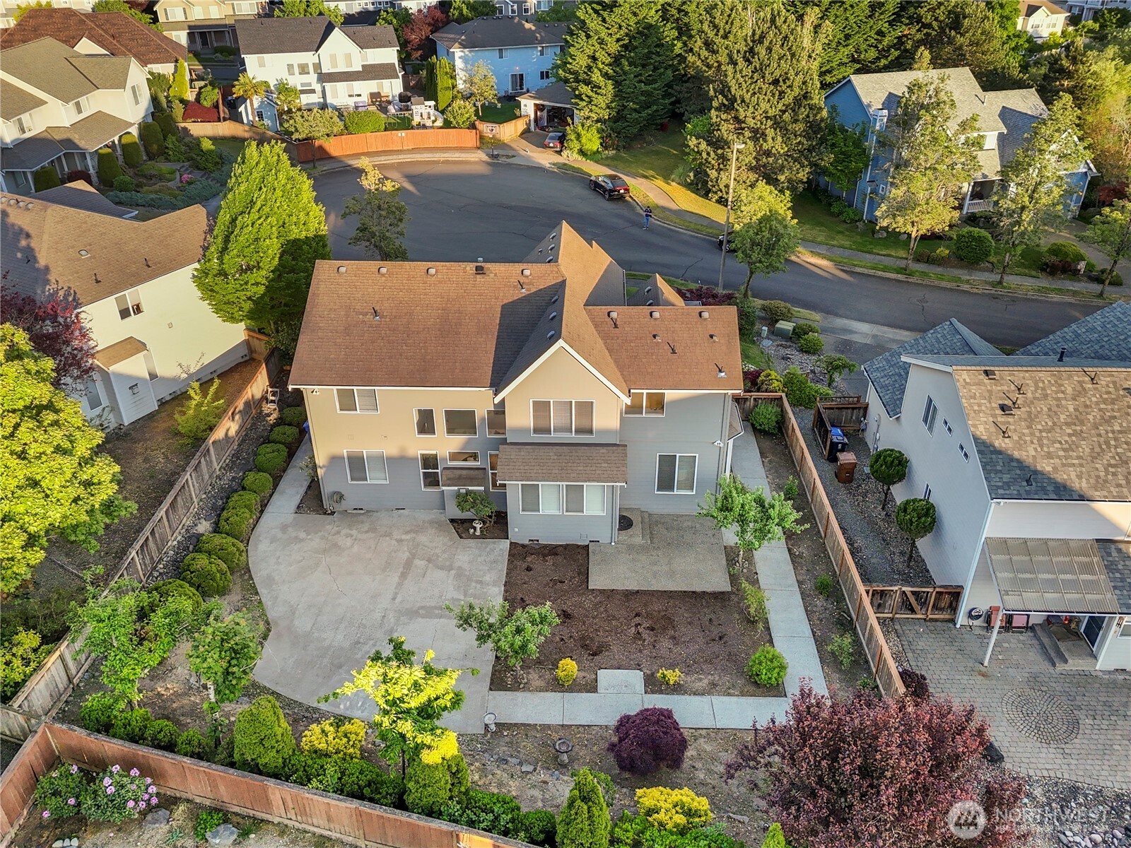 1818 Beacon Court NE, Tacoma, WA 98422