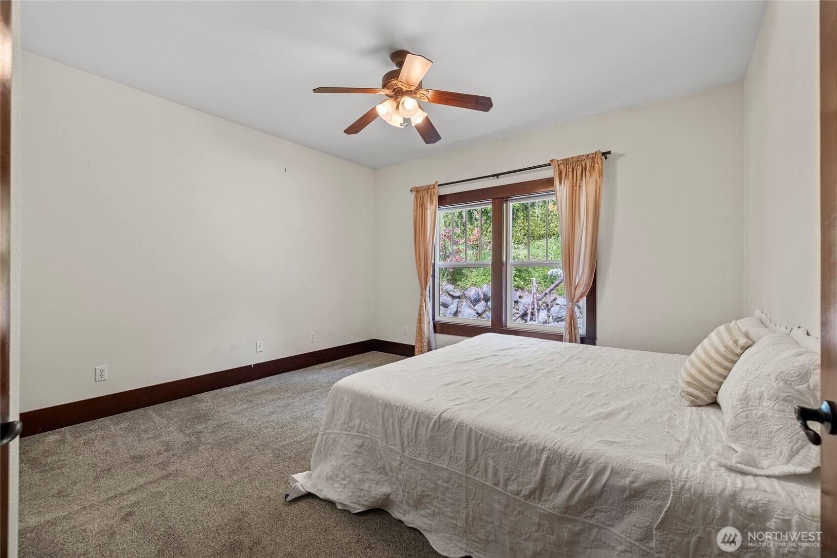 16711 Blodgett Road , Mount Vernon, WA 98274
