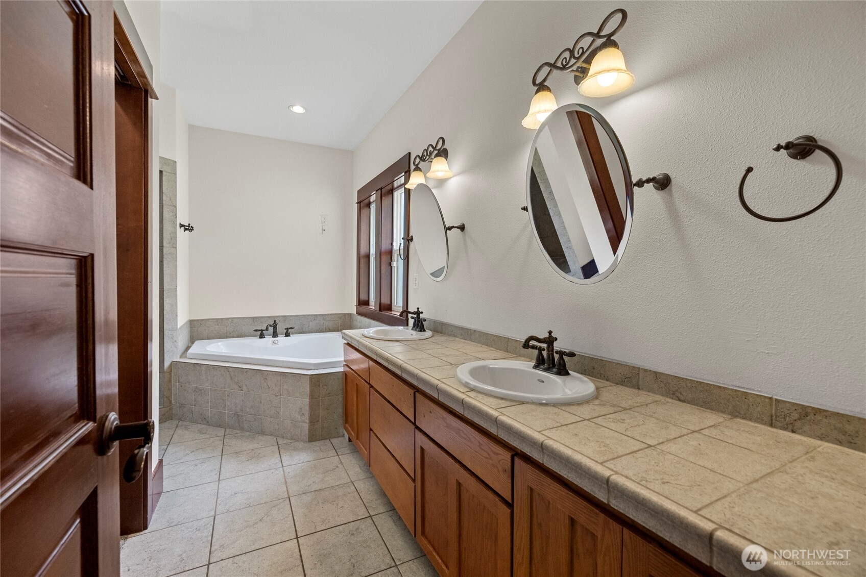 16711 Blodgett Road , Mount Vernon, WA 98274