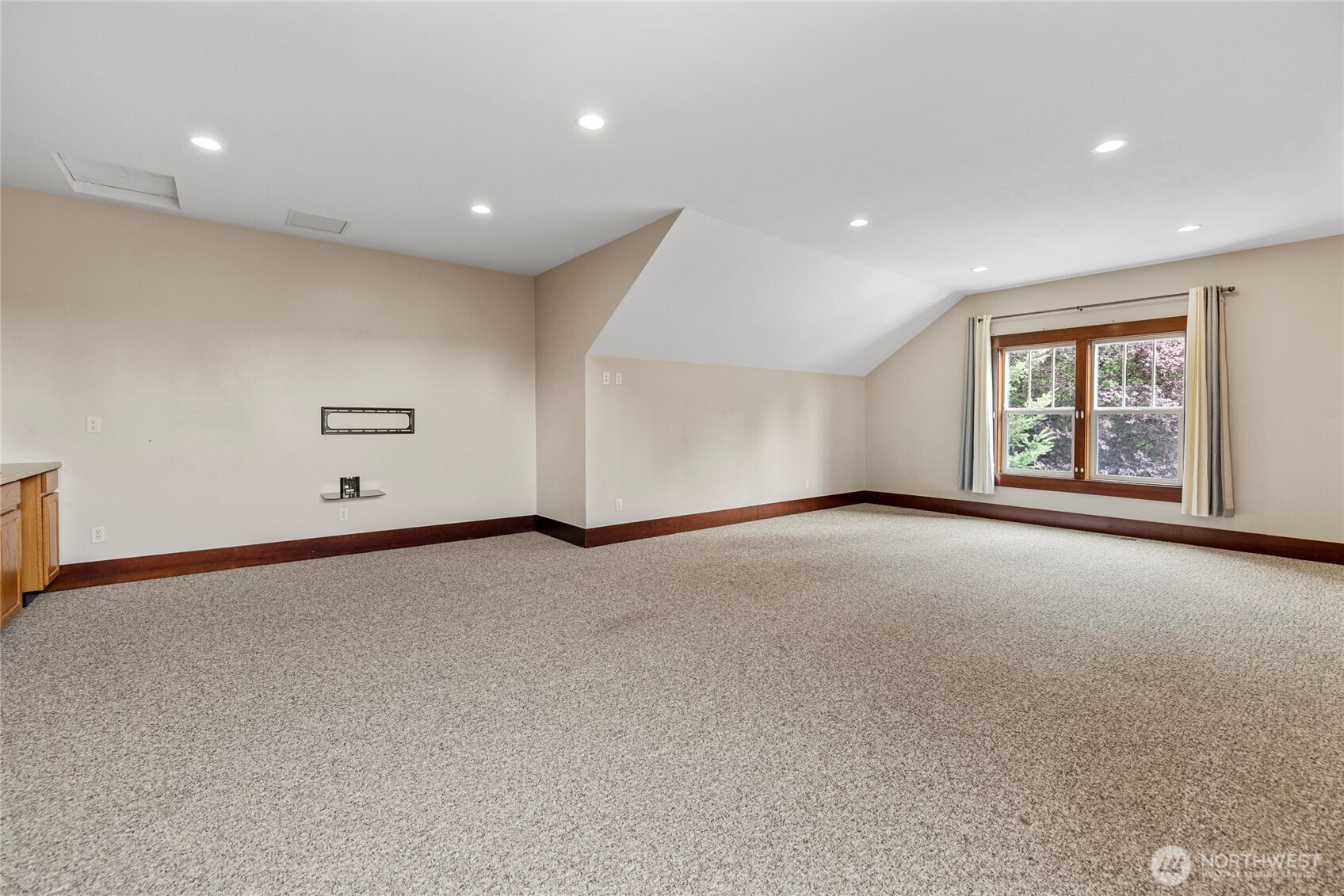 16711 Blodgett Road , Mount Vernon, WA 98274